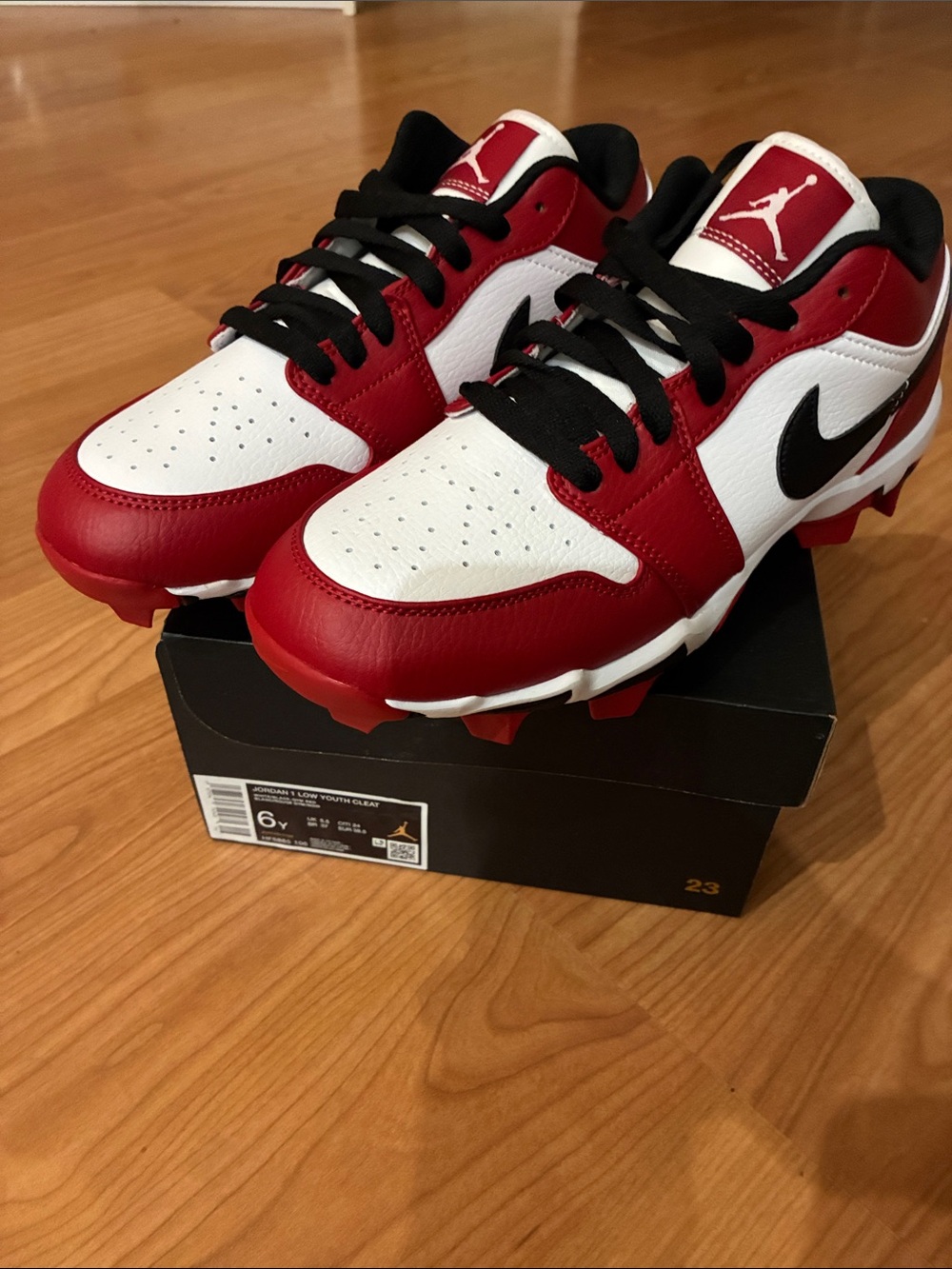 Jordan Low-Top Youth Cleats in White/Black-Gym Red HF6885106 Nike size 6Y